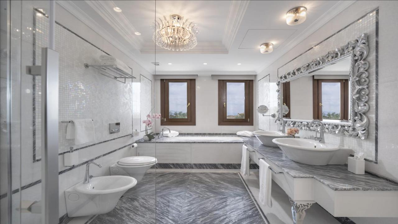 Royal Suite At The San Roque Club Buitenkant foto